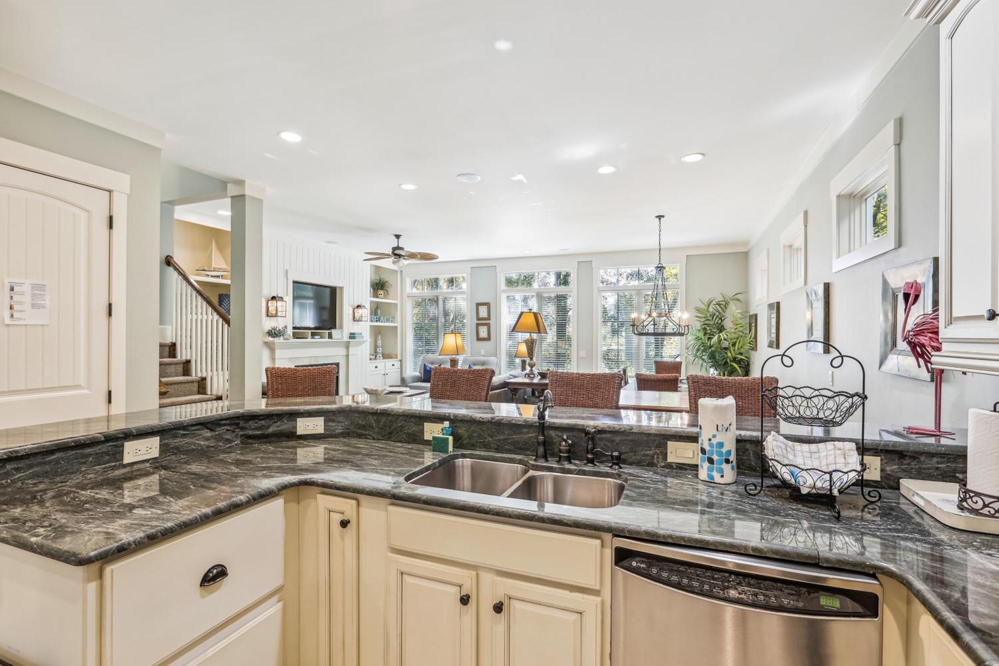 27 Corine Lane- Near Ocean With Pool, Seasonal Shuttle! Free Activities Included Hilton Head Island
