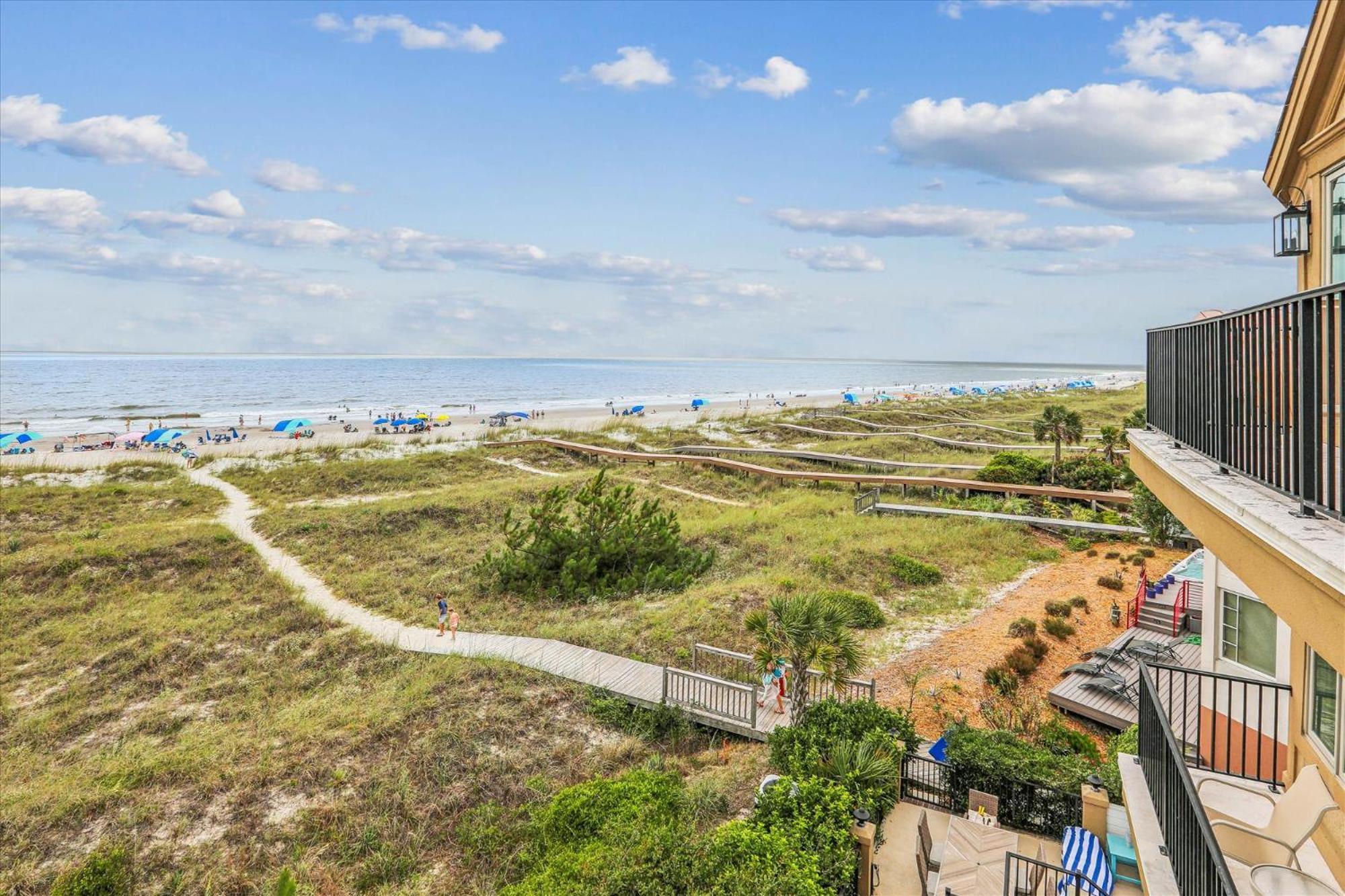 Holiday home 21 Horvaths Peninsula- Oceanfront, Pool, Elevator, Free Activities Included *