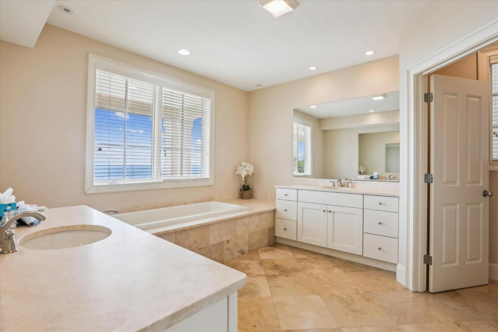 21 Horvaths Peninsula- Oceanfront, Pool, Elevator, Free Activities Included *