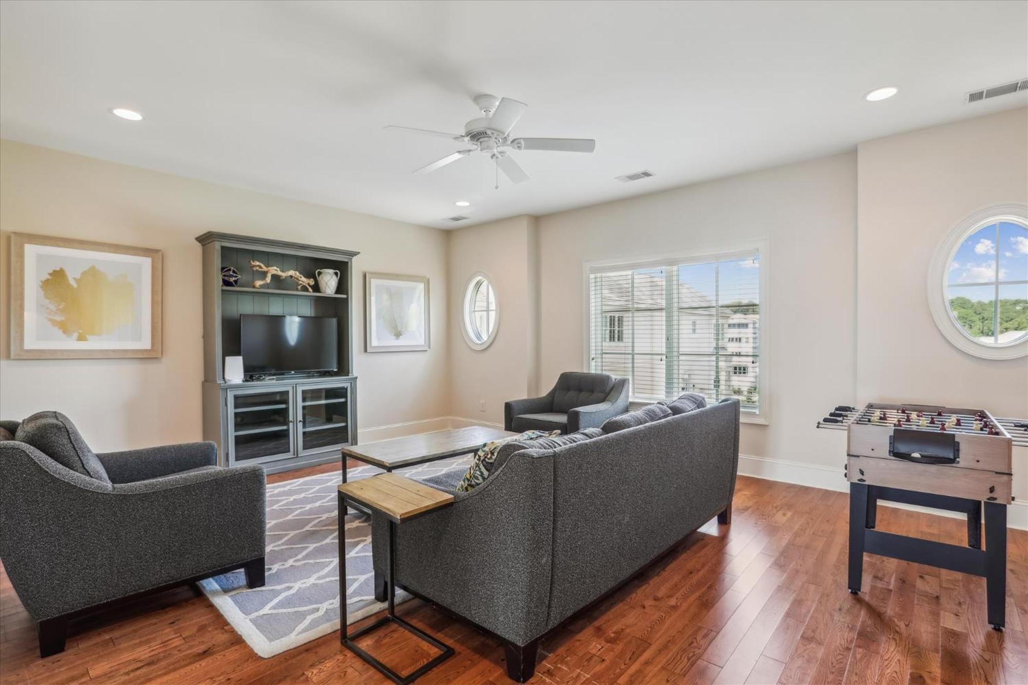 Holiday home 21 Horvaths Peninsula- Oceanfront, Pool, Elevator, Free Activities Included *