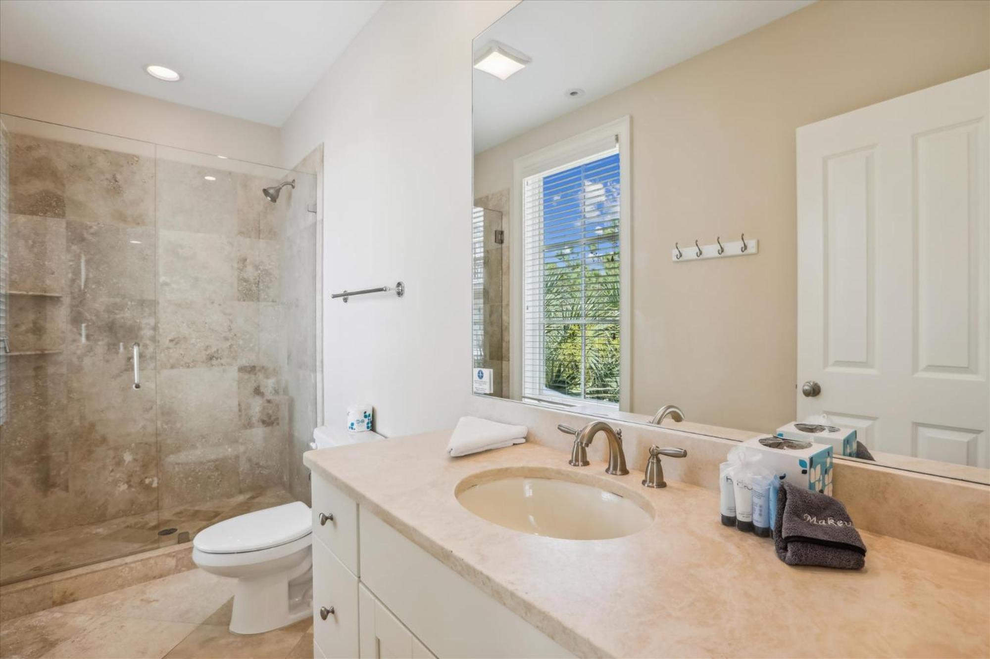 Holiday home 21 Horvaths Peninsula- Oceanfront, Pool, Elevator, Free Activities Included *