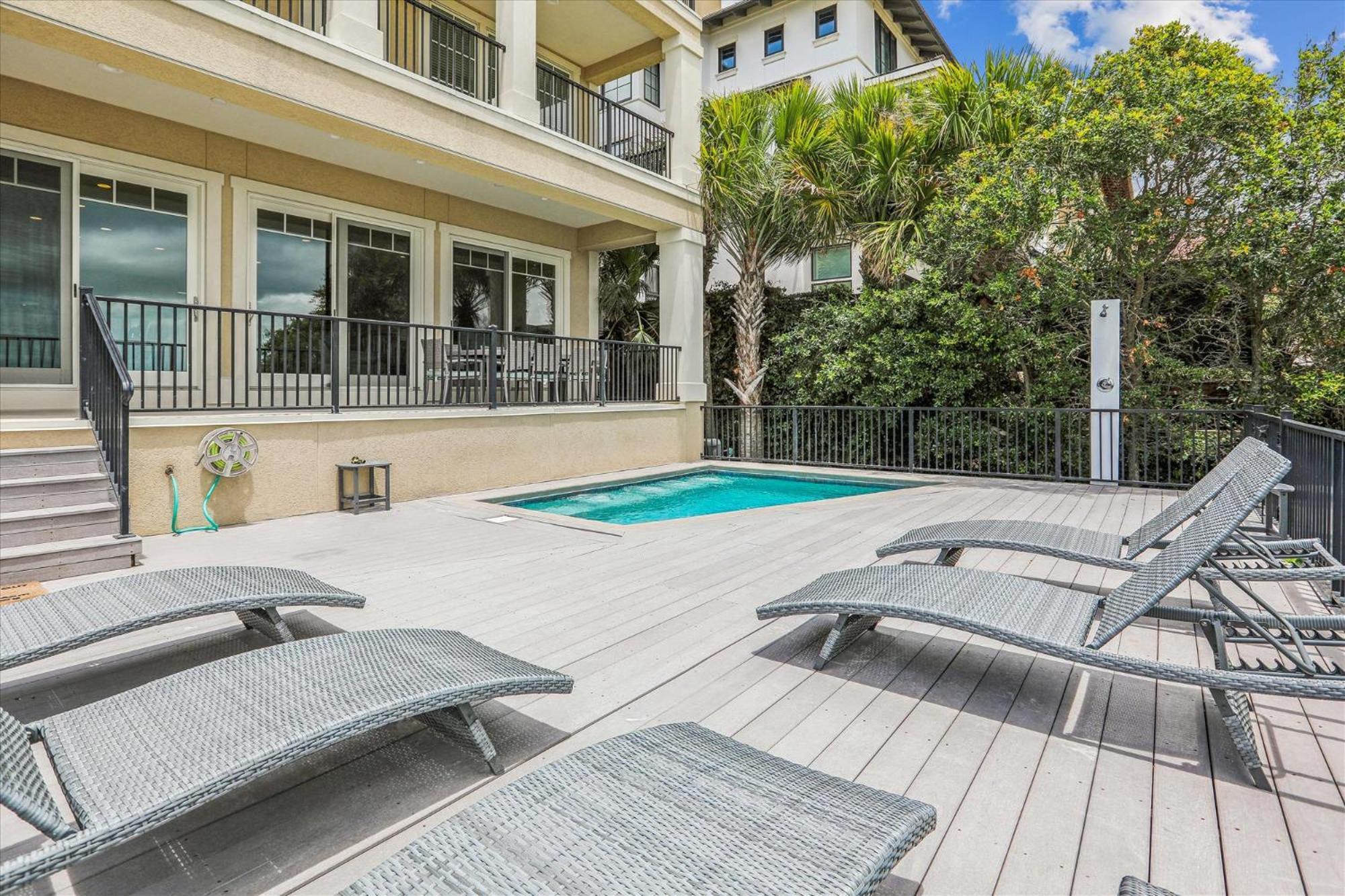 Holiday home 21 Horvaths Peninsula- Oceanfront, Pool, Elevator, Free Activities Included *