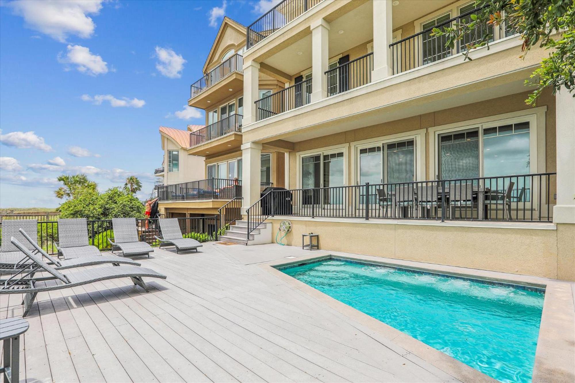 21 Horvaths Peninsula- Oceanfront, Pool, Elevator, Free Activities Included Holiday home *