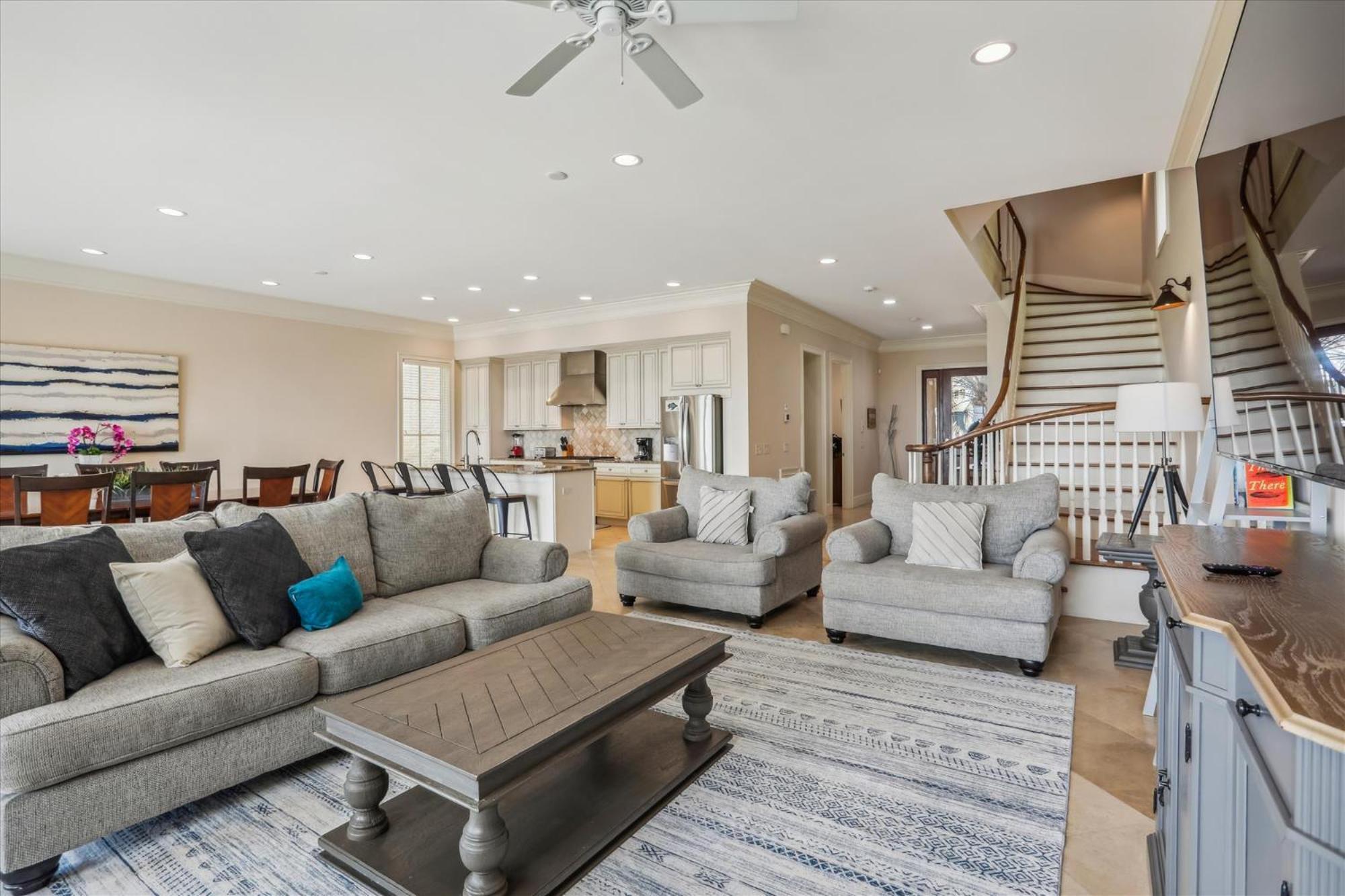 21 Horvaths Peninsula- Oceanfront, Pool, Elevator, Free Activities Included Holiday home *