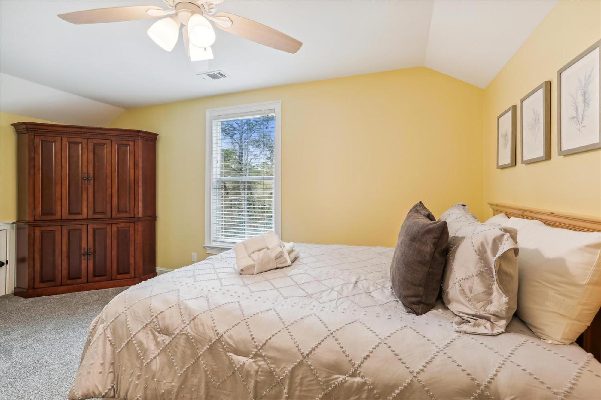 Holiday home 13 Moonshell Rd- Near Ocean,huge Pool,fully Fenced Backyard! Free Activities! *