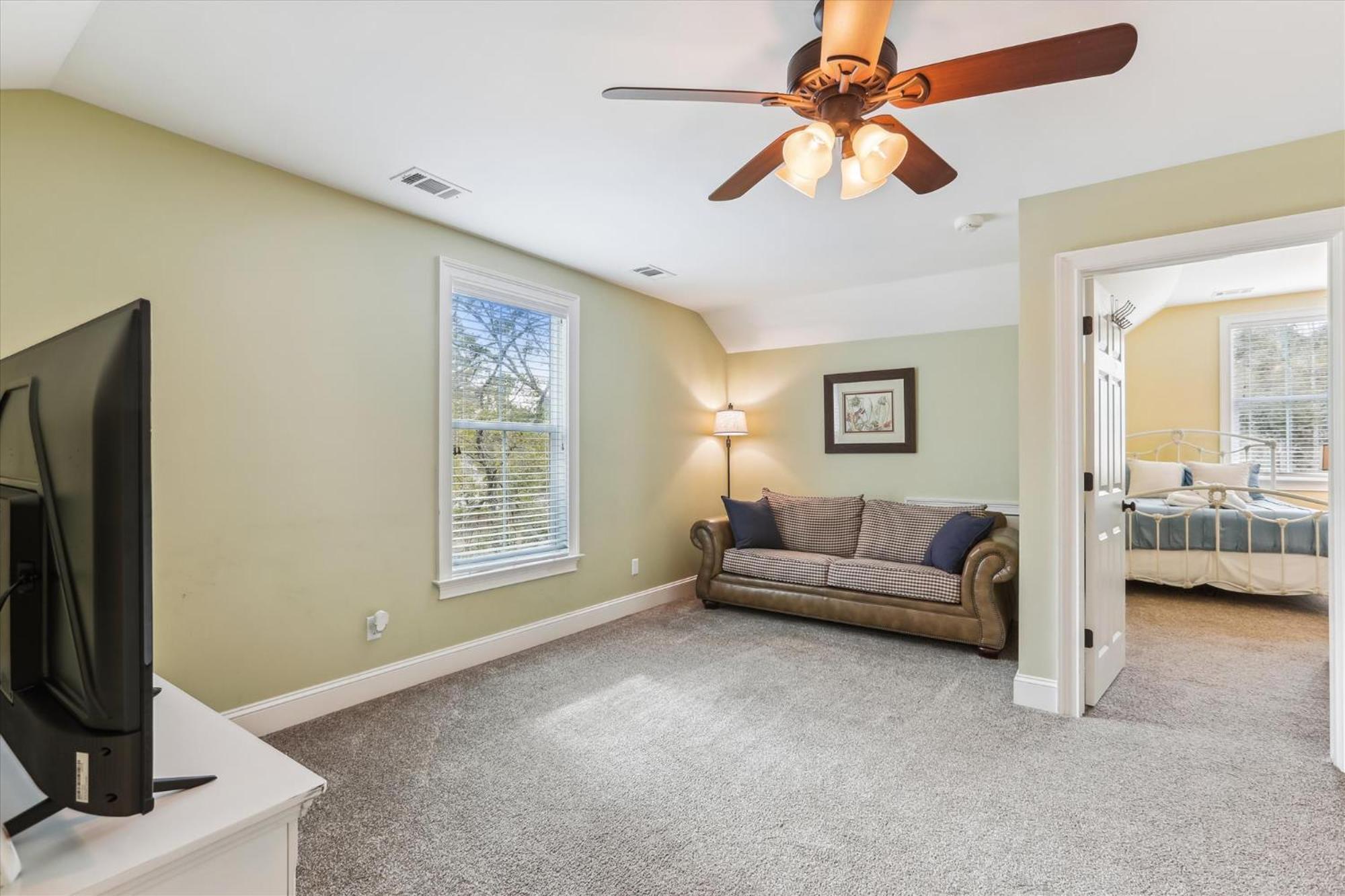 13 Moonshell Rd- Near Ocean,huge Pool,fully Fenced Backyard! Free Activities! *