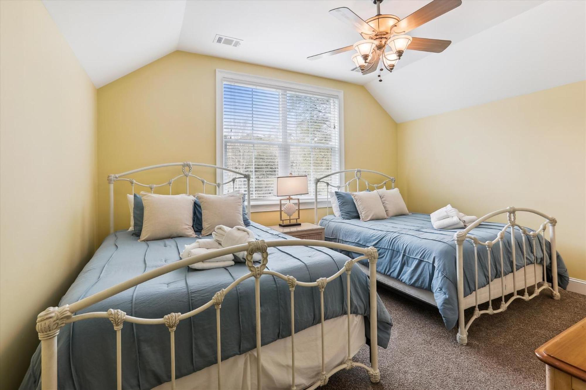 13 Moonshell Rd- Near Ocean,huge Pool,fully Fenced Backyard! Free Activities!