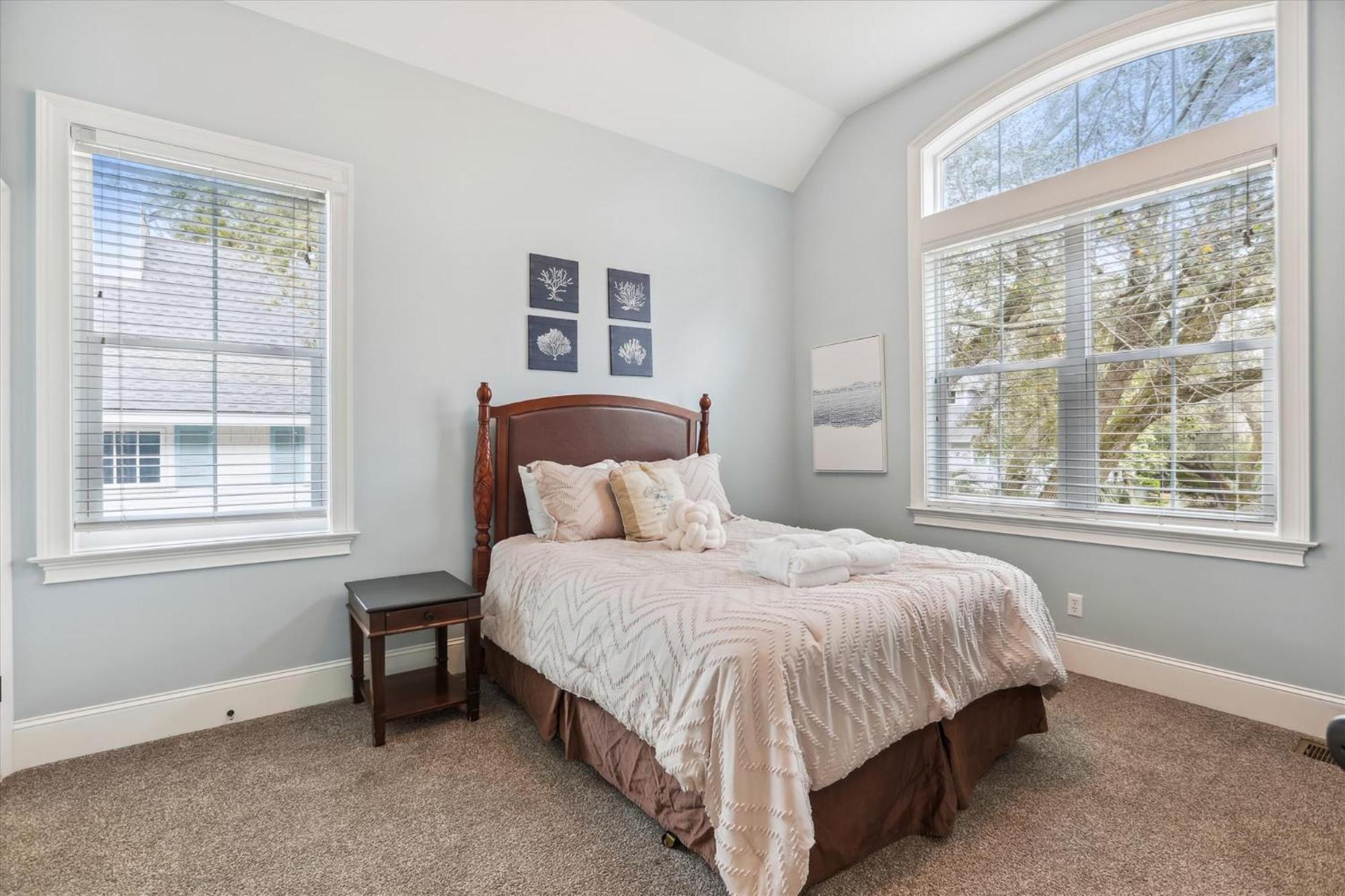 13 Moonshell Rd- Near Ocean,huge Pool,fully Fenced Backyard! Free Activities! *