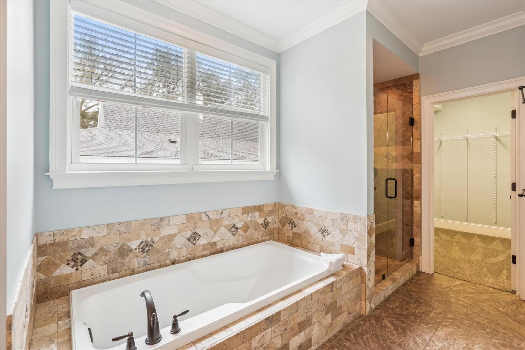 13 Moonshell Rd- Near Ocean,huge Pool,fully Fenced Backyard! Free Activities!