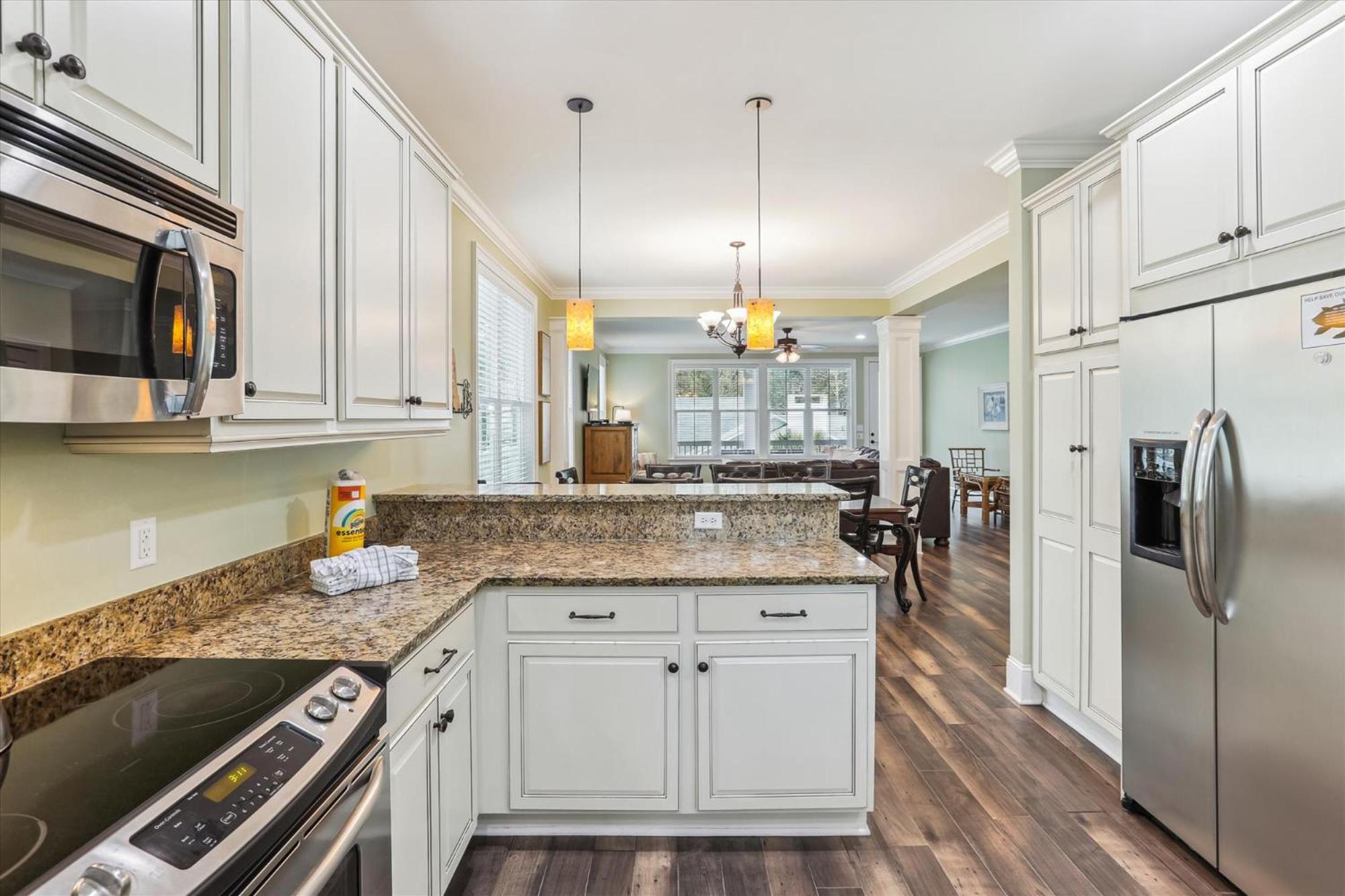 13 Moonshell Rd- Near Ocean,huge Pool,fully Fenced Backyard! Free Activities! *