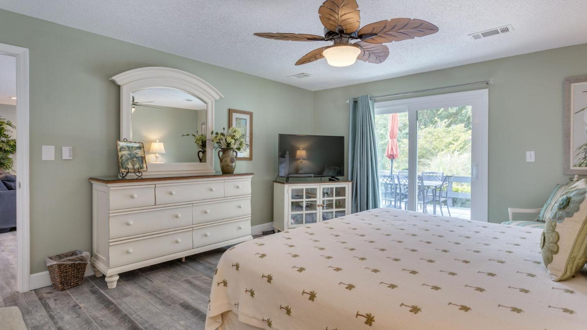 Coastal Getaway, Chef's Kitchen, Golf Villa Hilton Head Island