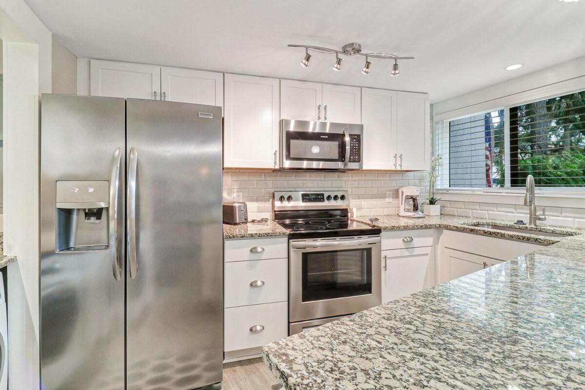 Living - 3 Bed 2 Bath Seascape - Just Steps To The * Hilton Head Island