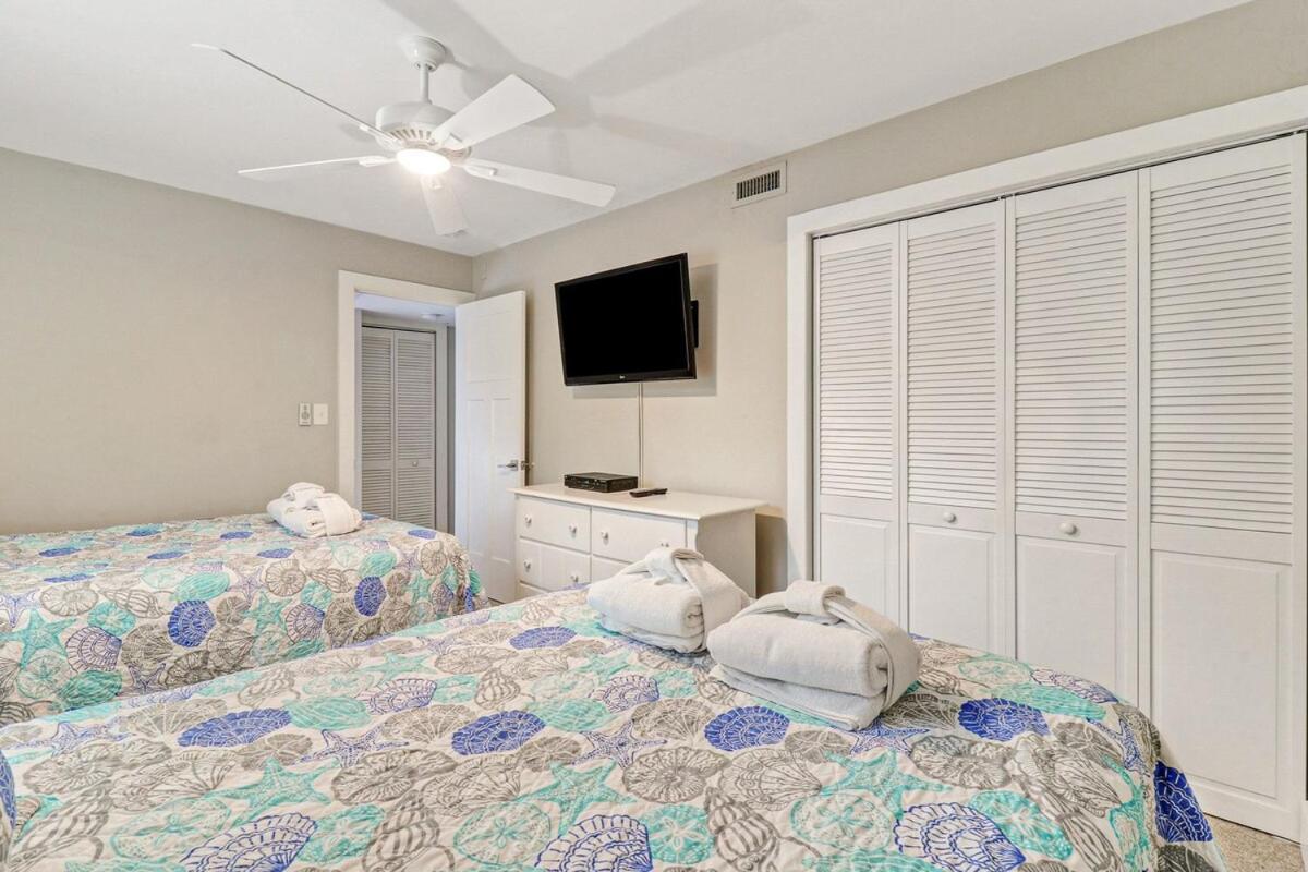 Living - 3 Bed 2 Bath Seascape - Just Steps To The Holiday home