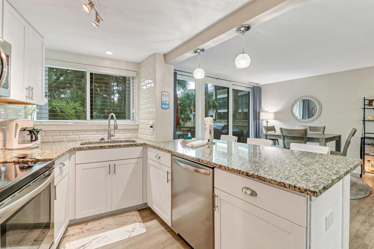 Living - 3 Bed 2 Bath Seascape - Just Steps To The Holiday home Hilton Head Island