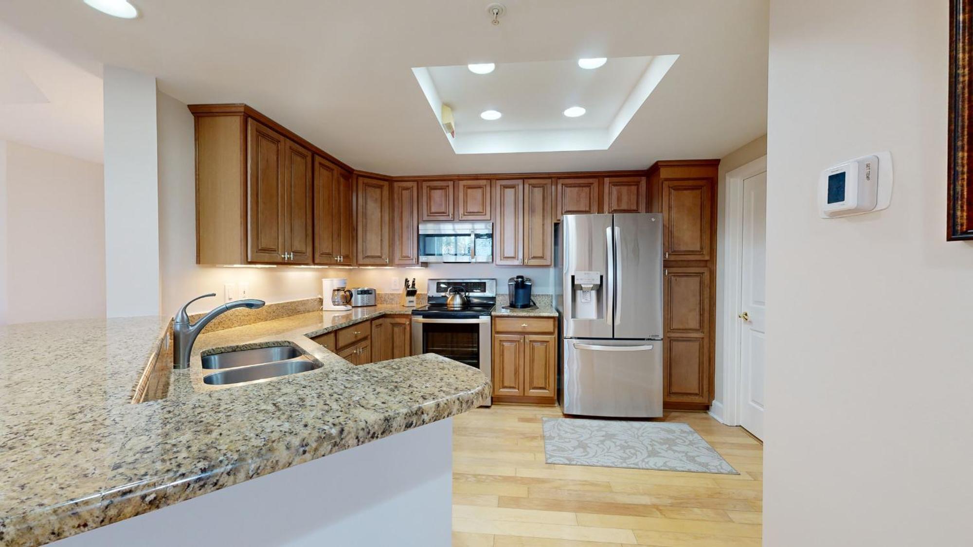 Villa 5405 Hampton Place South