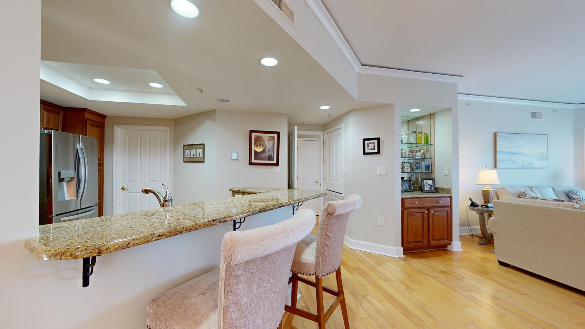 Villa 5405 Hampton Place South