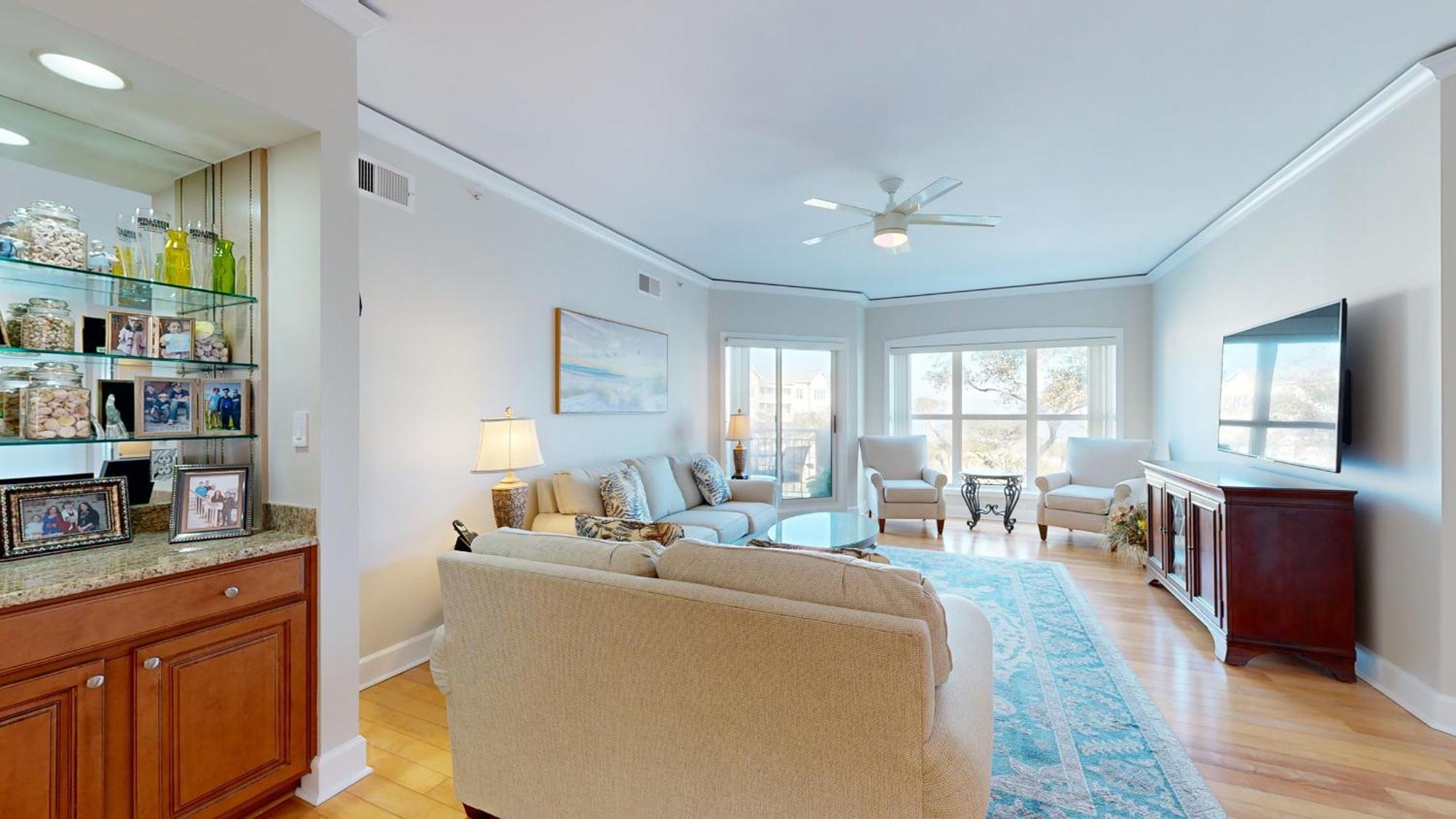 Villa 5405 Hampton Place South *