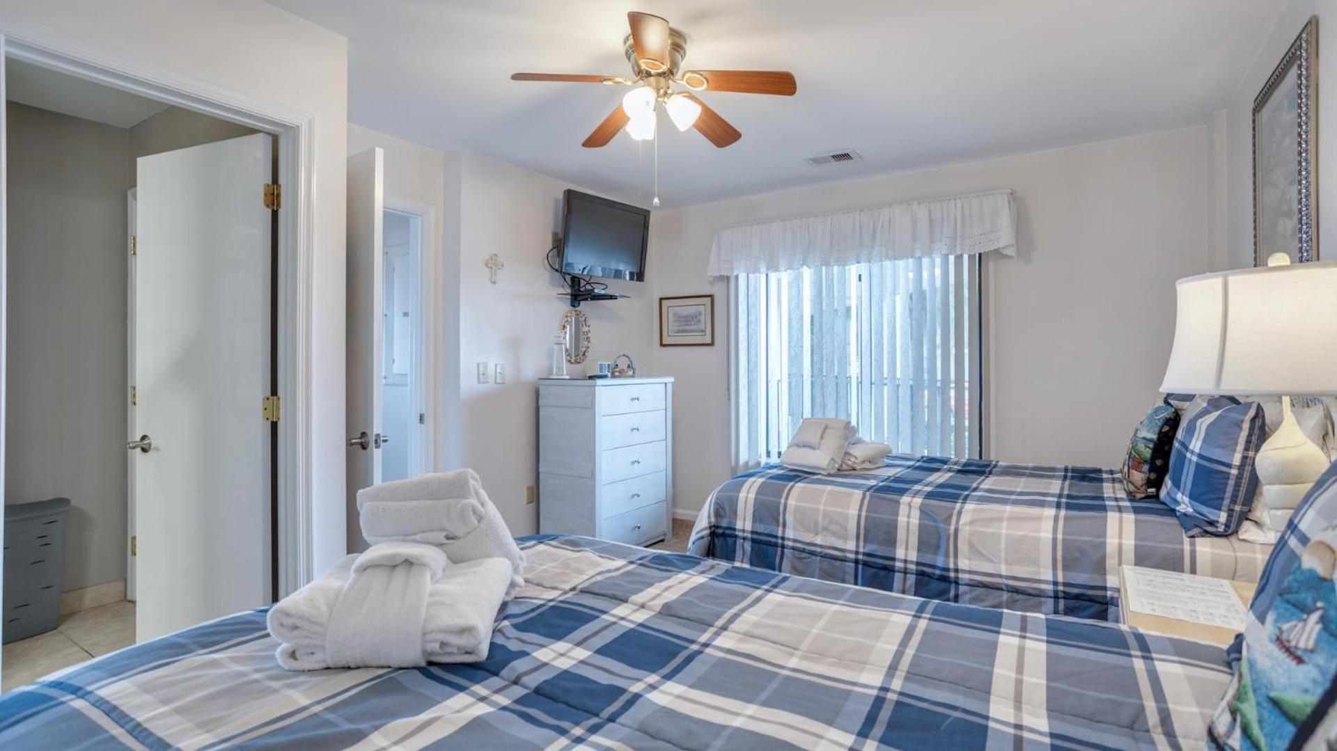 Holiday home 102 Sea Cloisters Oceanfront First Floor Walk Out To From Back Deck King 2 Twins