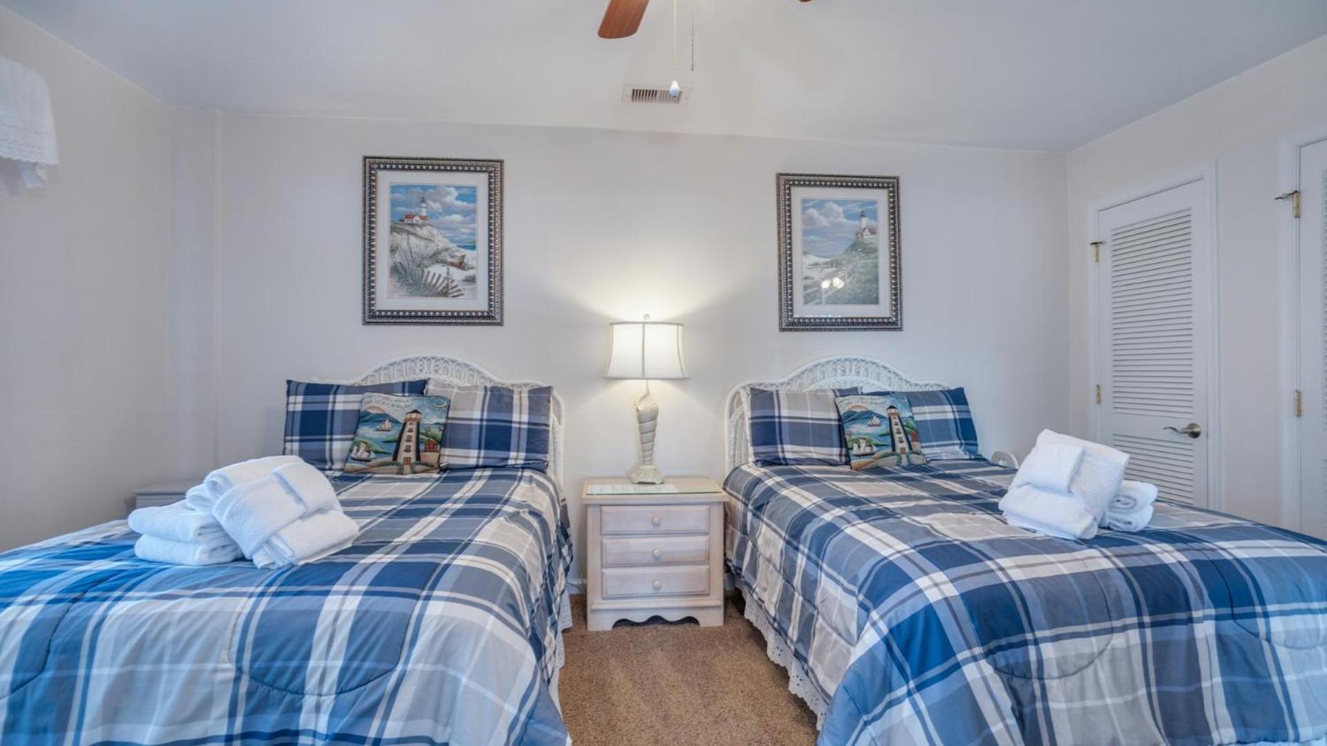 102 Sea Cloisters Oceanfront First Floor Walk Out To From Back Deck King 2 Twins *