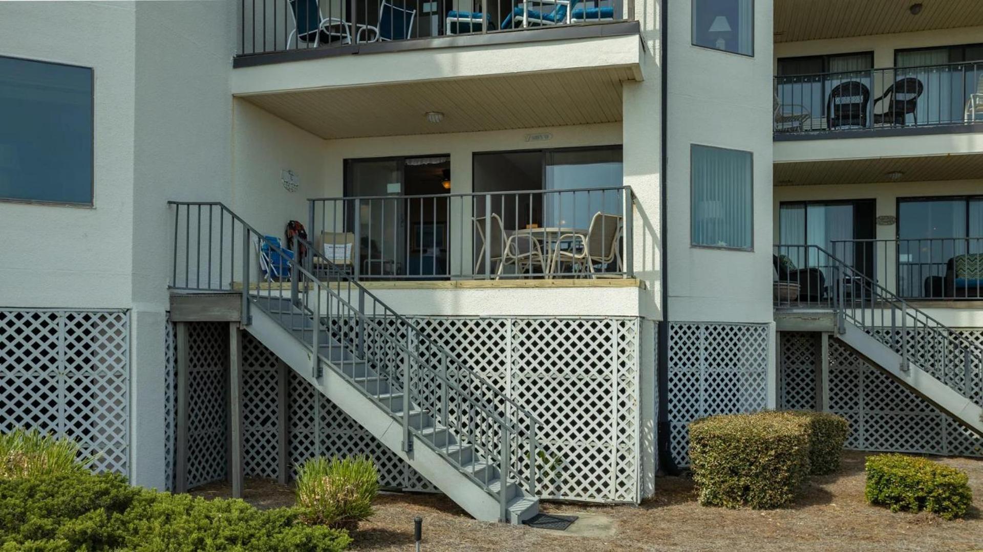 102 Sea Cloisters Oceanfront First Floor Walk Out To From Back Deck King 2 Twins *
