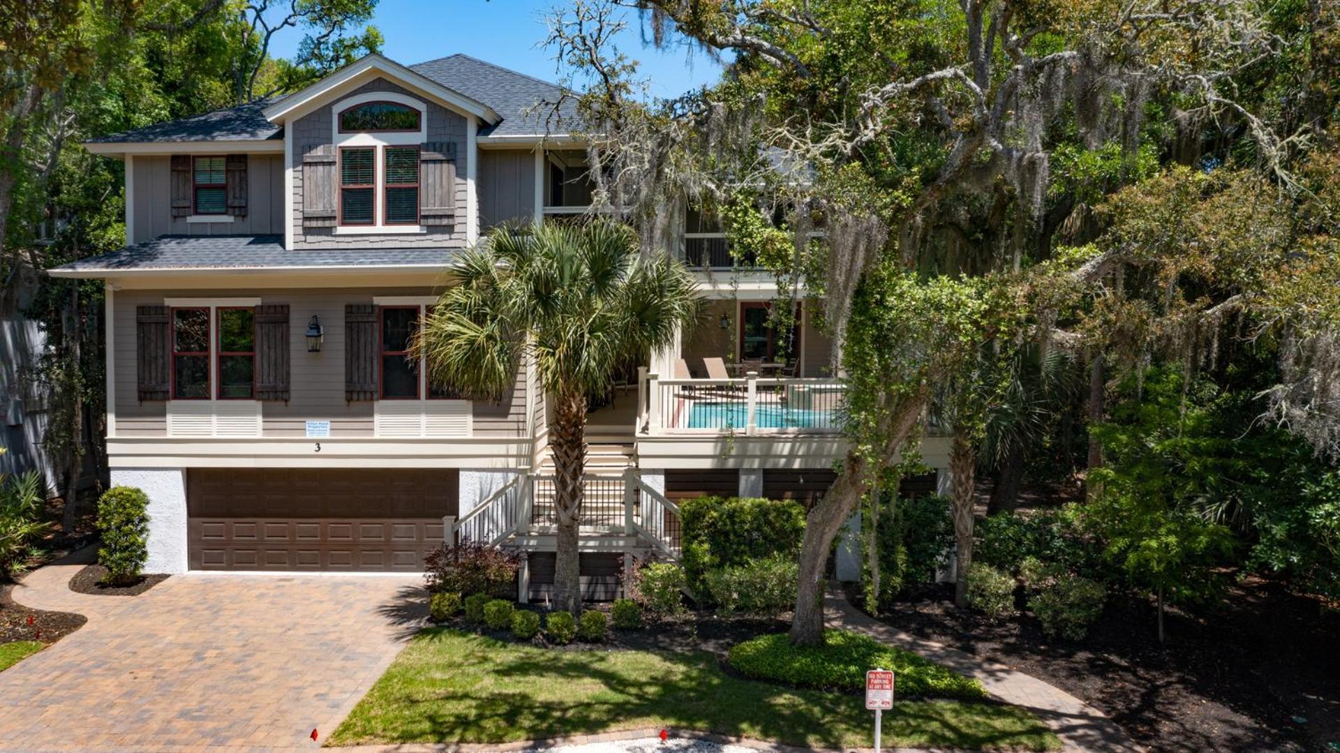Luxury Multi Deck Family Home, Pool & Spa, Walk To Beach, Games Holiday home