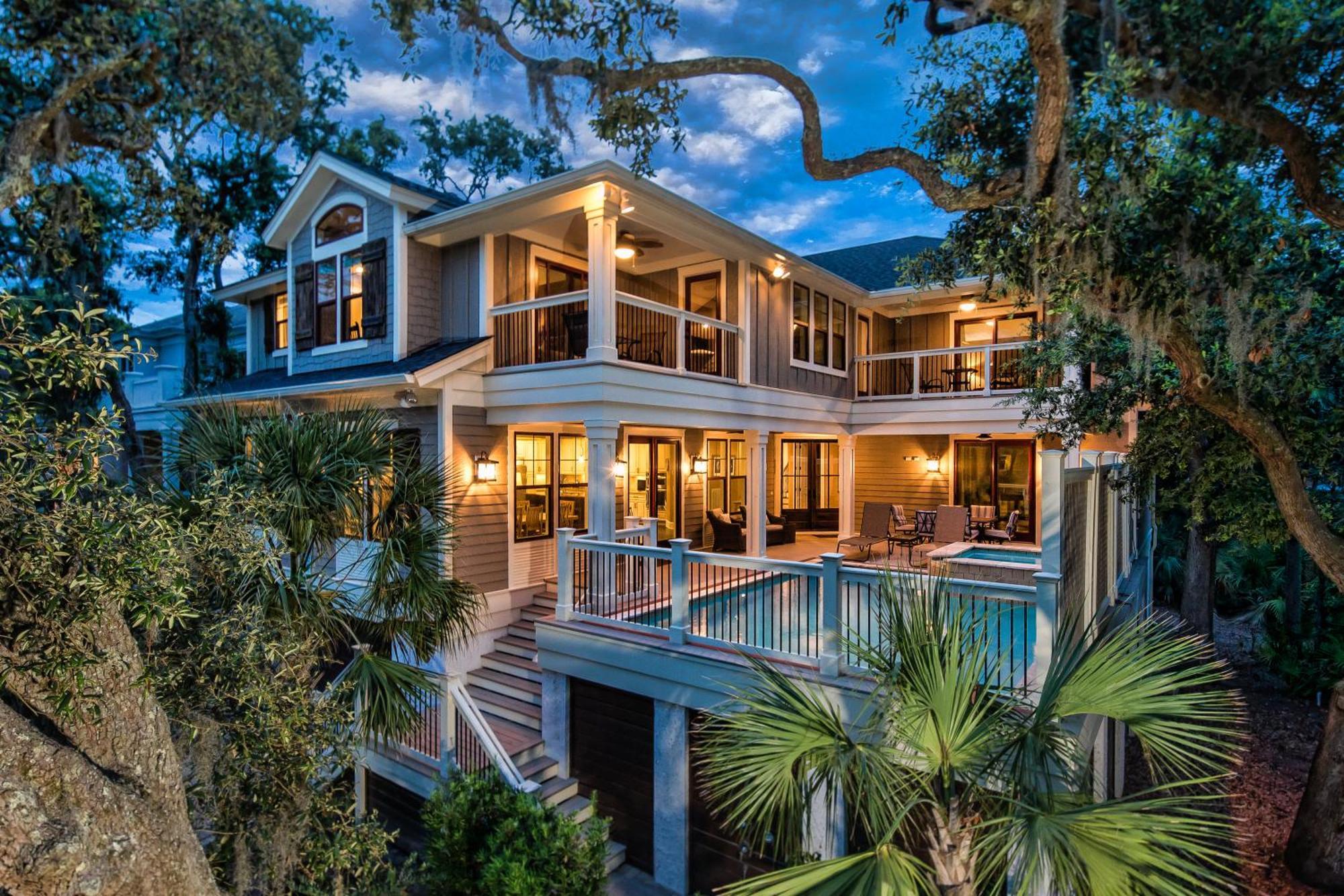 Holiday home Luxury Multi Deck Family Home, Pool & Spa, Walk To Beach, Games *