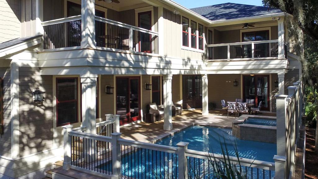 Luxury Multi Deck Family Home, Pool & Spa, Walk To Beach, Games Hilton Head Island