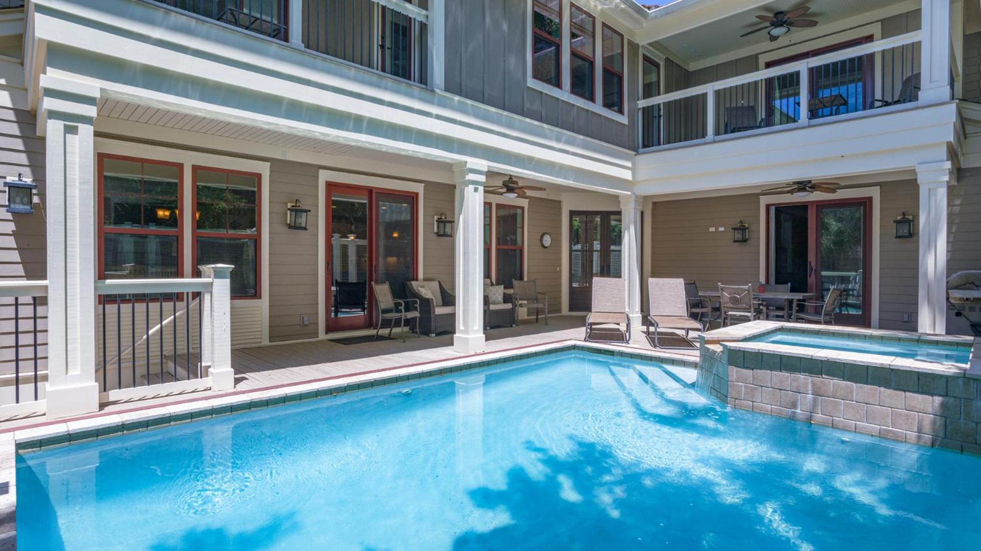 Luxury Multi Deck Family Home, Pool & Spa, Walk To Beach, Games