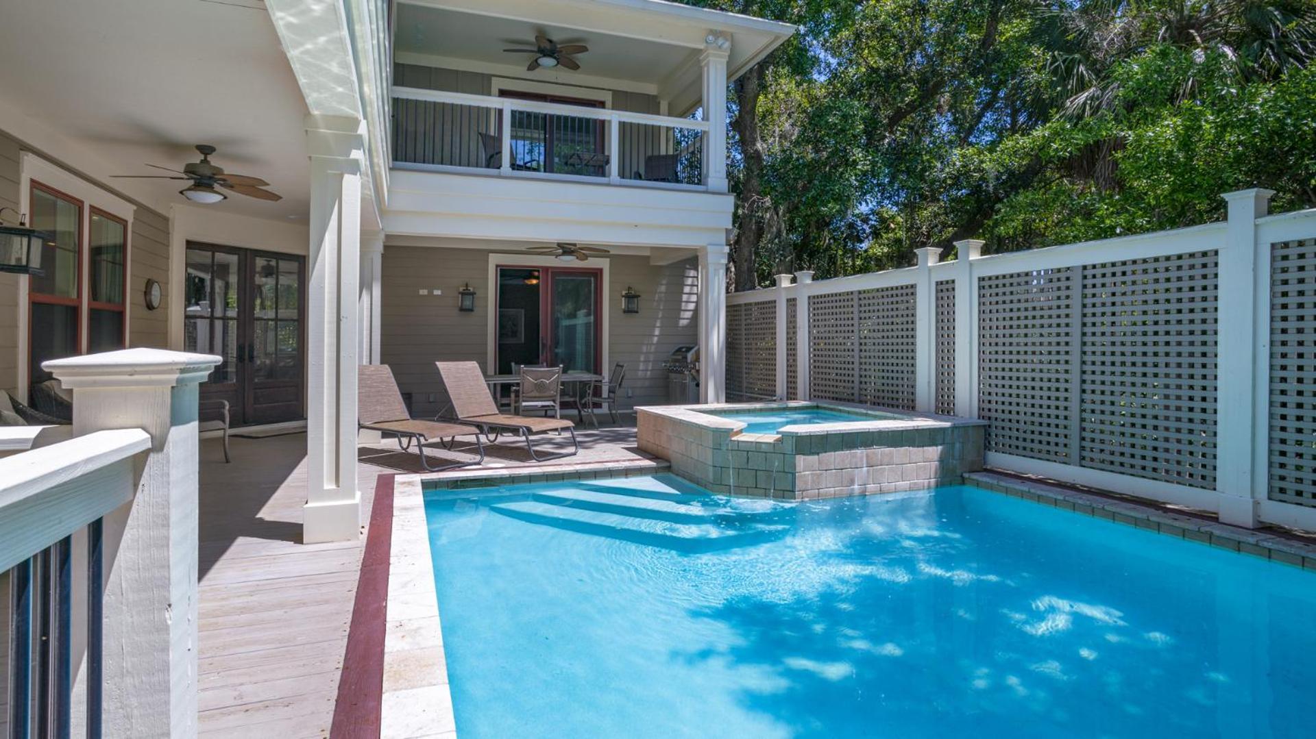 Holiday home Luxury Multi Deck Family Home, Pool & Spa, Walk To Beach, Games