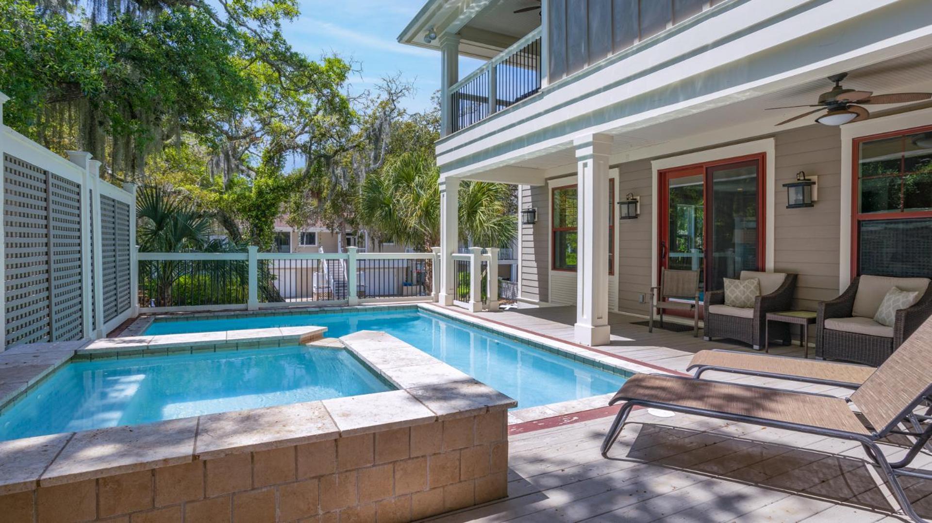 Luxury Multi Deck Family Home, Pool & Spa, Walk To Beach, Games Holiday home *