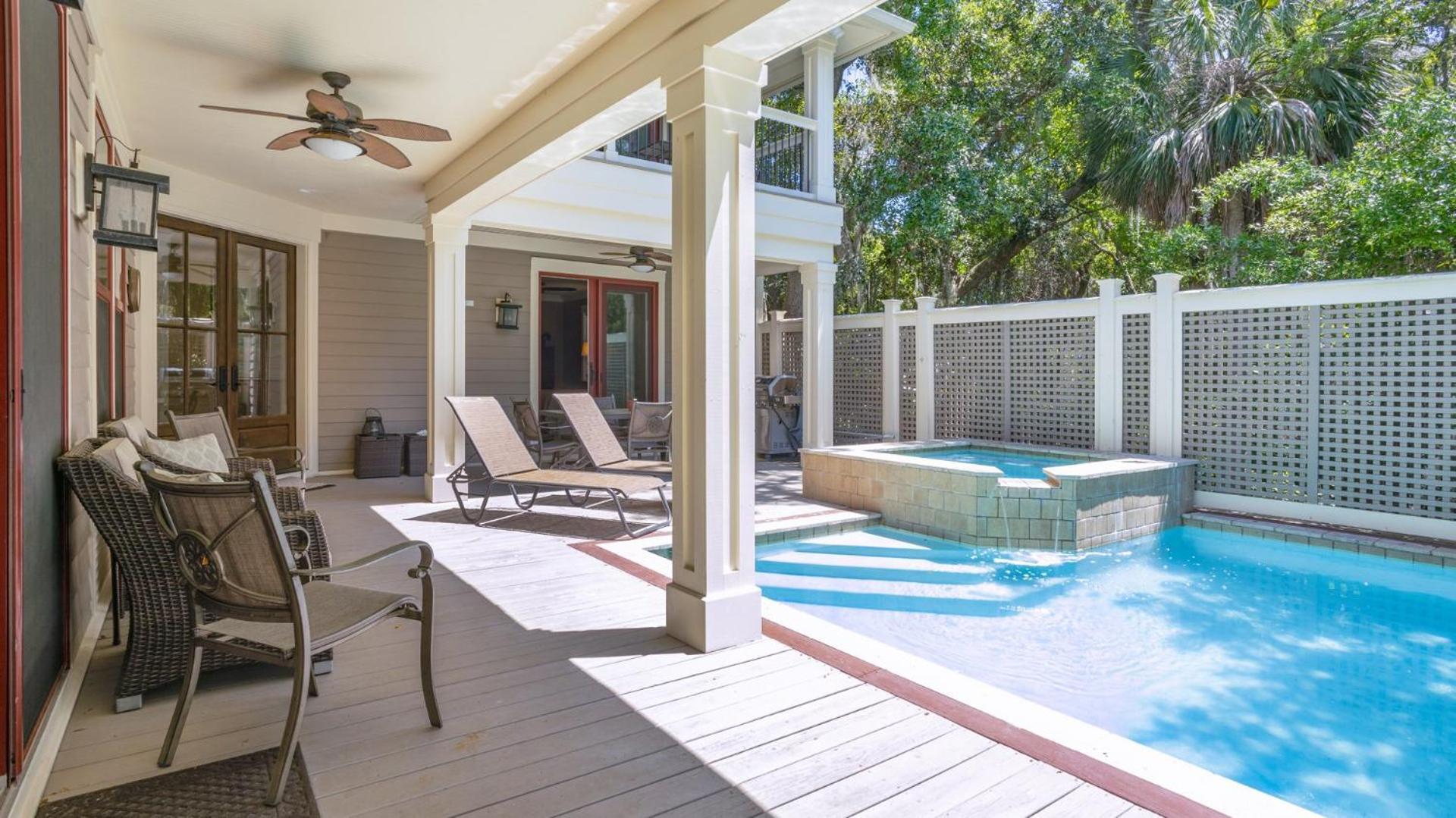 Luxury Multi Deck Family Home, Pool & Spa, Walk To Beach, Games Holiday home *
