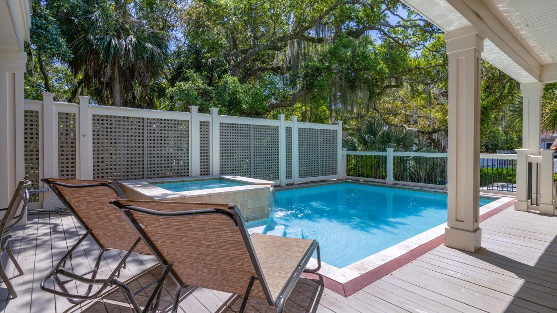 Luxury Multi Deck Family Home, Pool & Spa, Walk To Beach, Games Holiday home *
