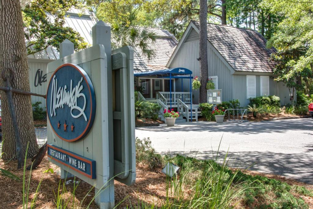 Holiday home Luxe Family Retreat With Lagoon Views, Private Pool, Game Room, Concierge Services Hilton Head Island