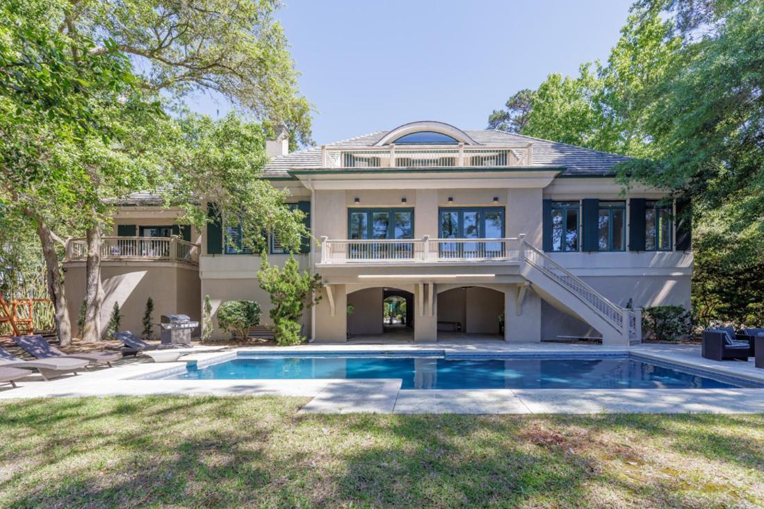 Luxe Family Retreat With Lagoon Views, Private Pool, Game Room, Concierge Services Holiday home Hilton Head Island
