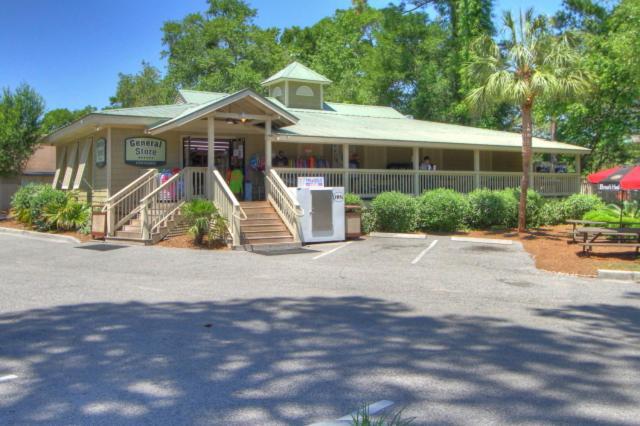 Luxe Family Retreat With Lagoon Views, Private Pool, Game Room, Concierge Services * Hilton Head Island