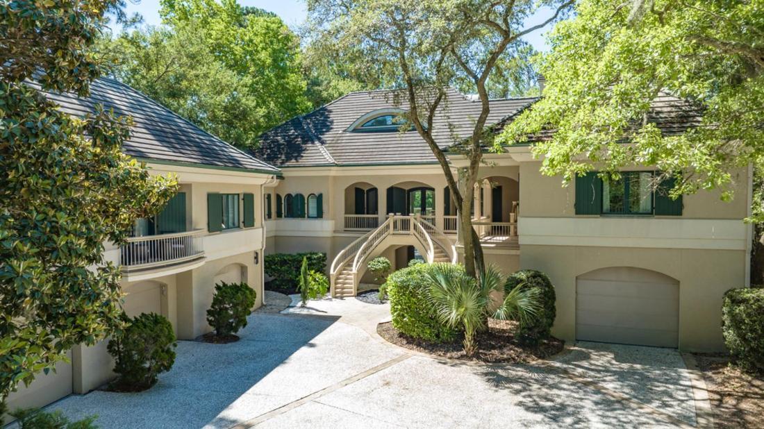 Luxe Family Retreat With Lagoon Views, Private Pool, Game Room, Concierge Services Holiday home Hilton Head Island