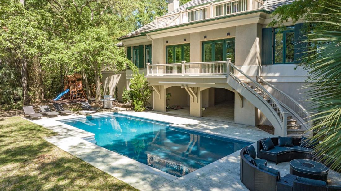Luxe Family Retreat With Lagoon Views, Private Pool, Game Room, Concierge Services Holiday home