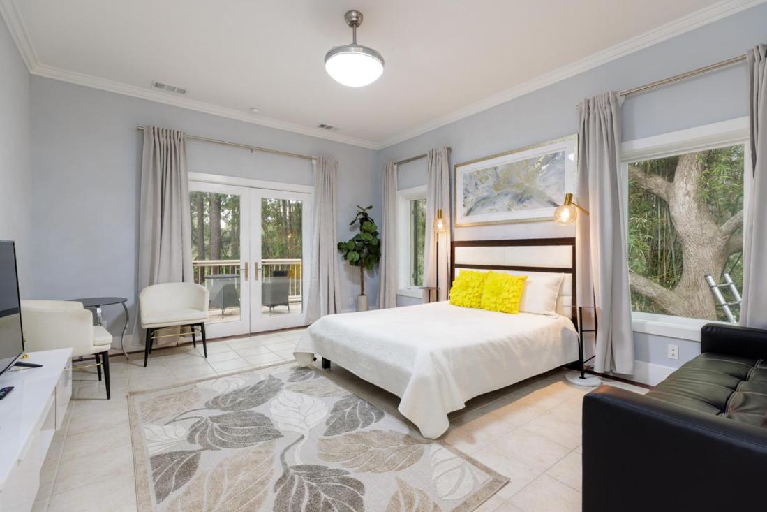 Luxe Family Retreat With Lagoon Views, Private Pool, Game Room, Concierge Services