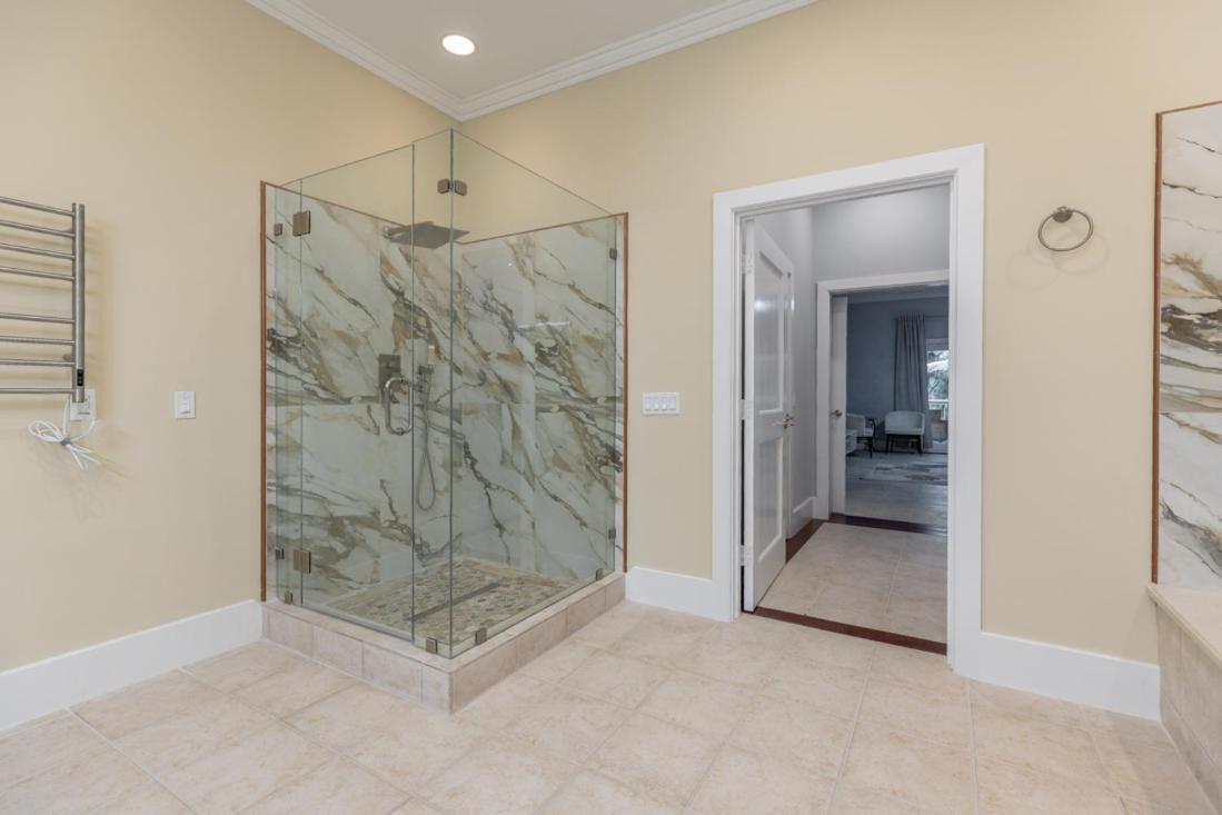 Holiday home Luxe Family Retreat With Lagoon Views, Private Pool, Game Room, Concierge Services