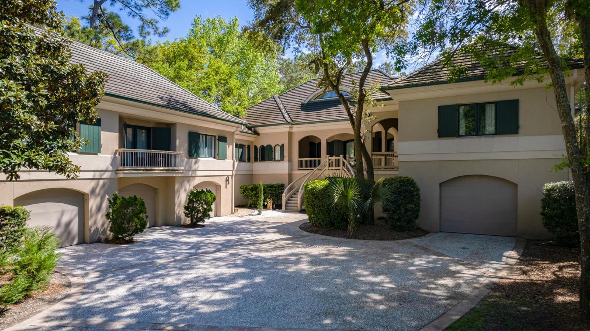 Luxe Family Retreat With Lagoon Views, Private Pool, Game Room, Concierge Services Holiday home Hilton Head Island