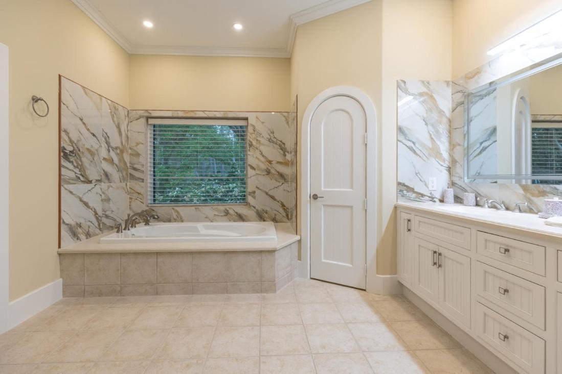 Holiday home Luxe Family Retreat With Lagoon Views, Private Pool, Game Room, Concierge Services Hilton Head Island