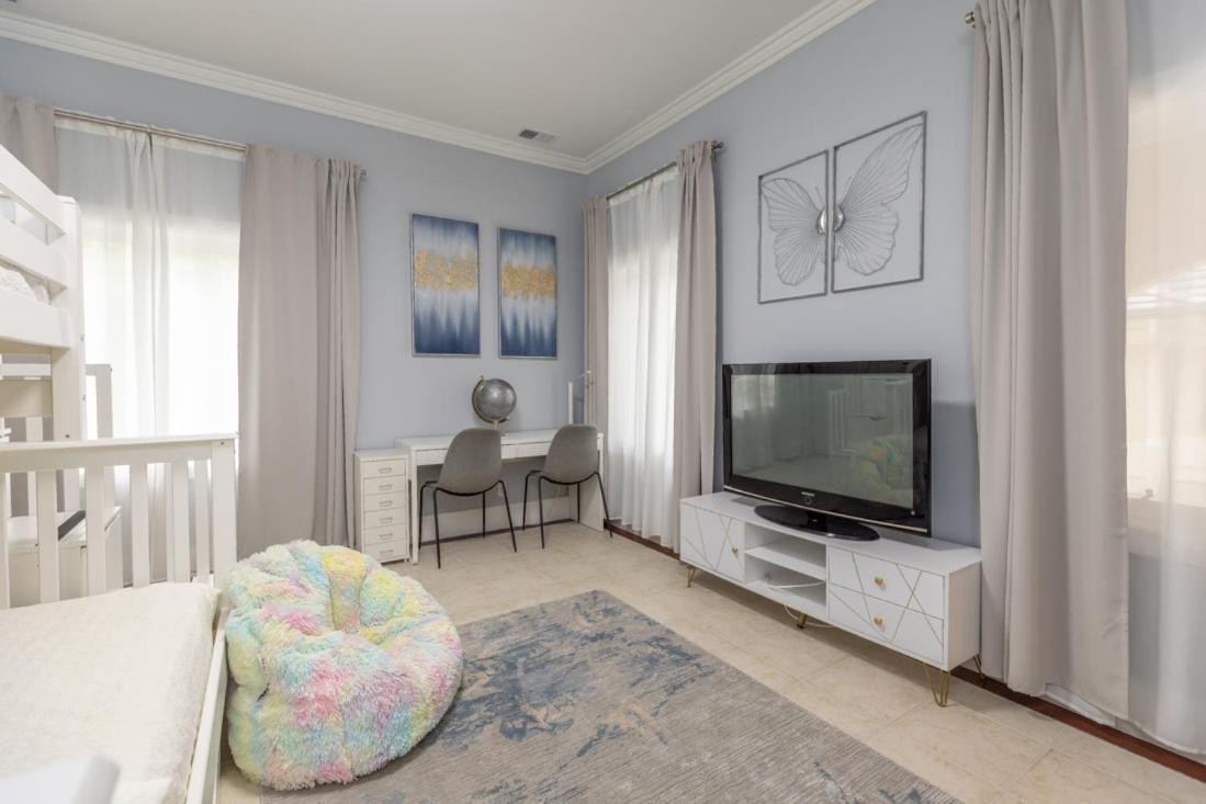 Luxe Family Retreat With Lagoon Views, Private Pool, Game Room, Concierge Services Holiday home *