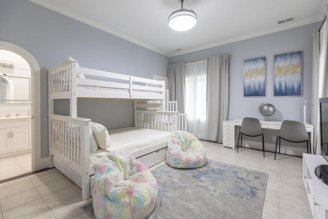 Luxe Family Retreat With Lagoon Views, Private Pool, Game Room, Concierge Services *