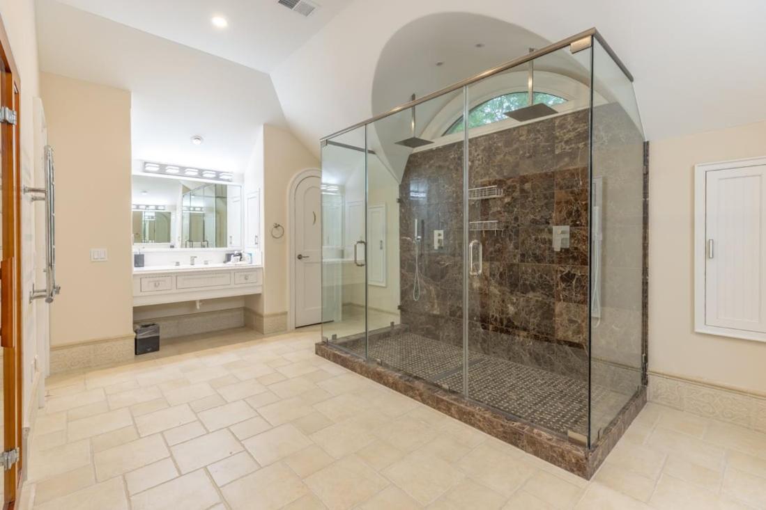 Luxe Family Retreat With Lagoon Views, Private Pool, Game Room, Concierge Services Hilton Head Island
