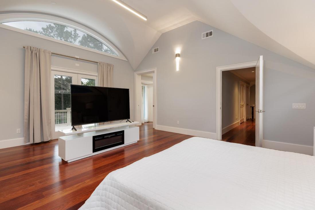 Luxe Family Retreat With Lagoon Views, Private Pool, Game Room, Concierge Services * Hilton Head Island
