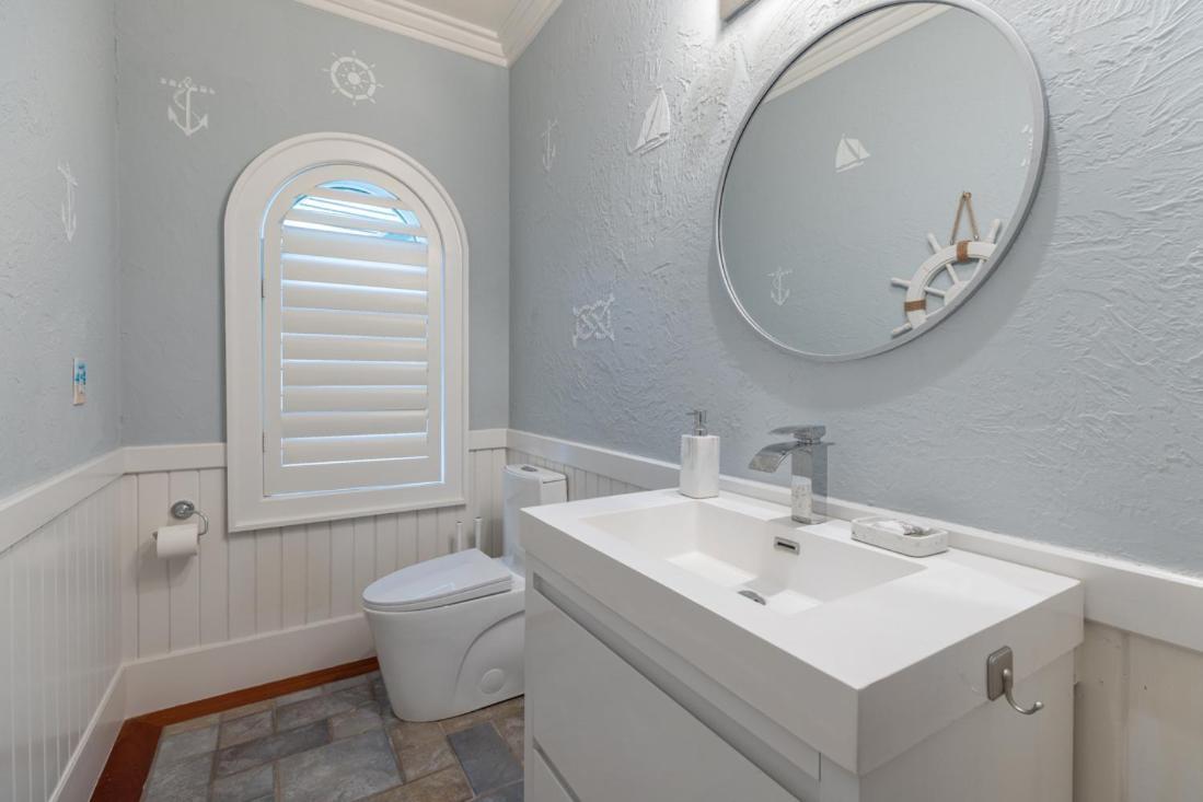 Luxe Family Retreat With Lagoon Views, Private Pool, Game Room, Concierge Services Holiday home