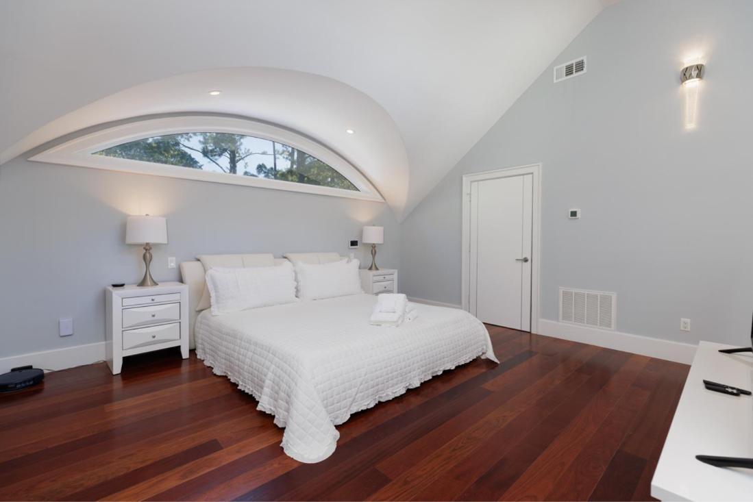 Luxe Family Retreat With Lagoon Views, Private Pool, Game Room, Concierge Services Hilton Head Island