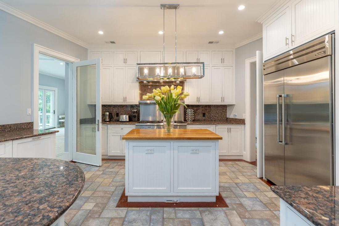 Holiday home Luxe Family Retreat With Lagoon Views, Private Pool, Game Room, Concierge Services