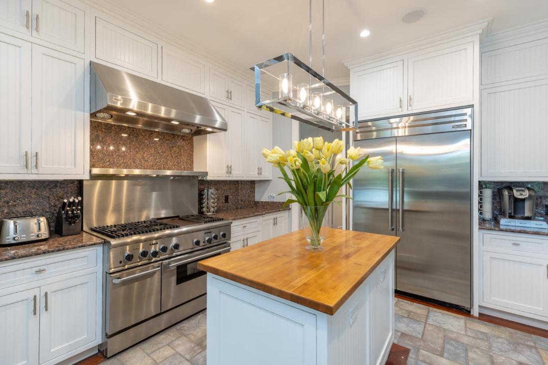 Luxe Family Retreat With Lagoon Views, Private Pool, Game Room, Concierge Services Holiday home *