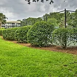 Hilton Head Villa With Balcony Walk To Beach!